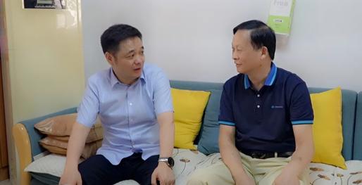 “七一”前夕，李智勇看望慰问老党员困难党员