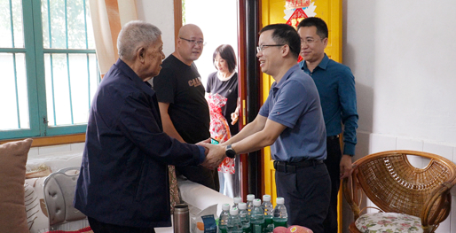 杨模兵带队走访慰问老干部