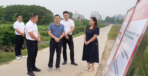 杨模兵带队督导秸秆禁烧和综合利用、溶洞污染排查整治工作